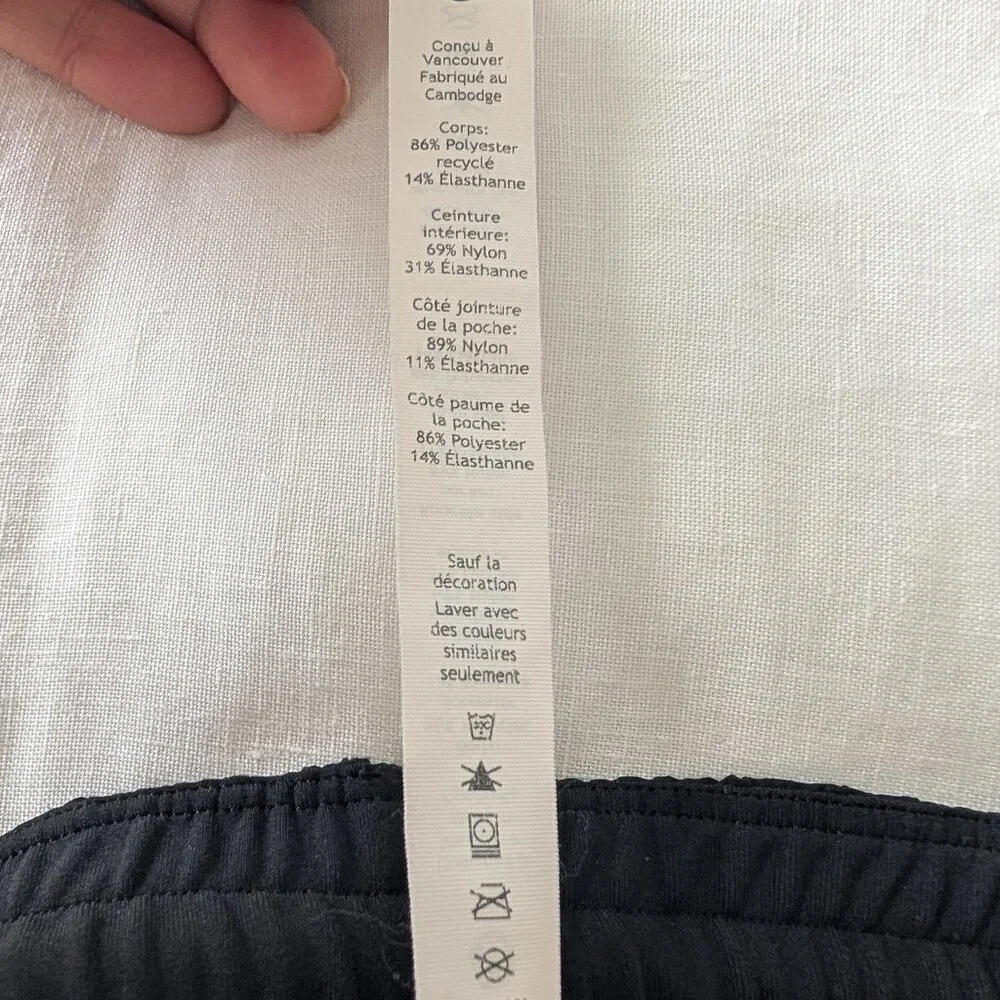 Lululemon Athletica Black Stroll at Sundown Mid-Rise Sho Shorts — Women’s Size 6 - Picture 6 of 6